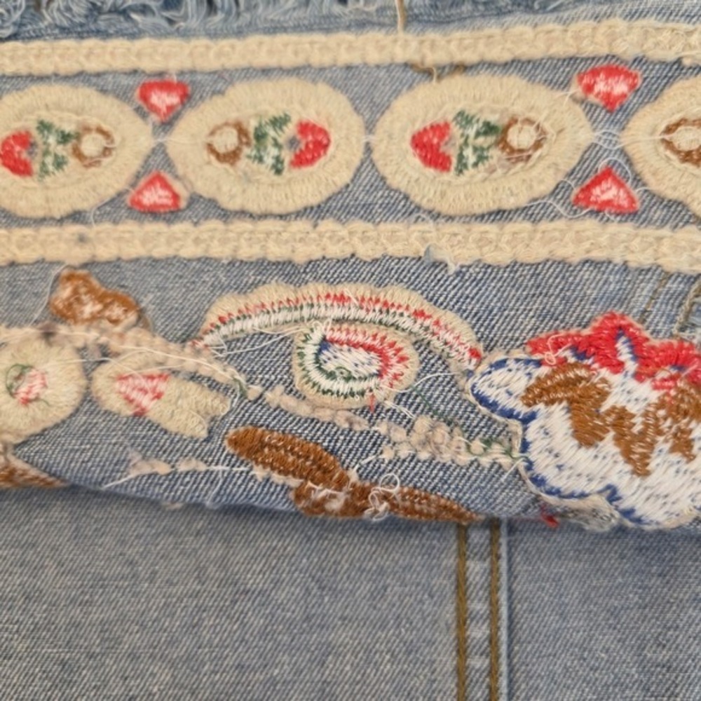 Umgee Red Piper Denim Skirt Womens XL Blue Embroidered Bird Floral Frayed Mini - Picture 14 of 17